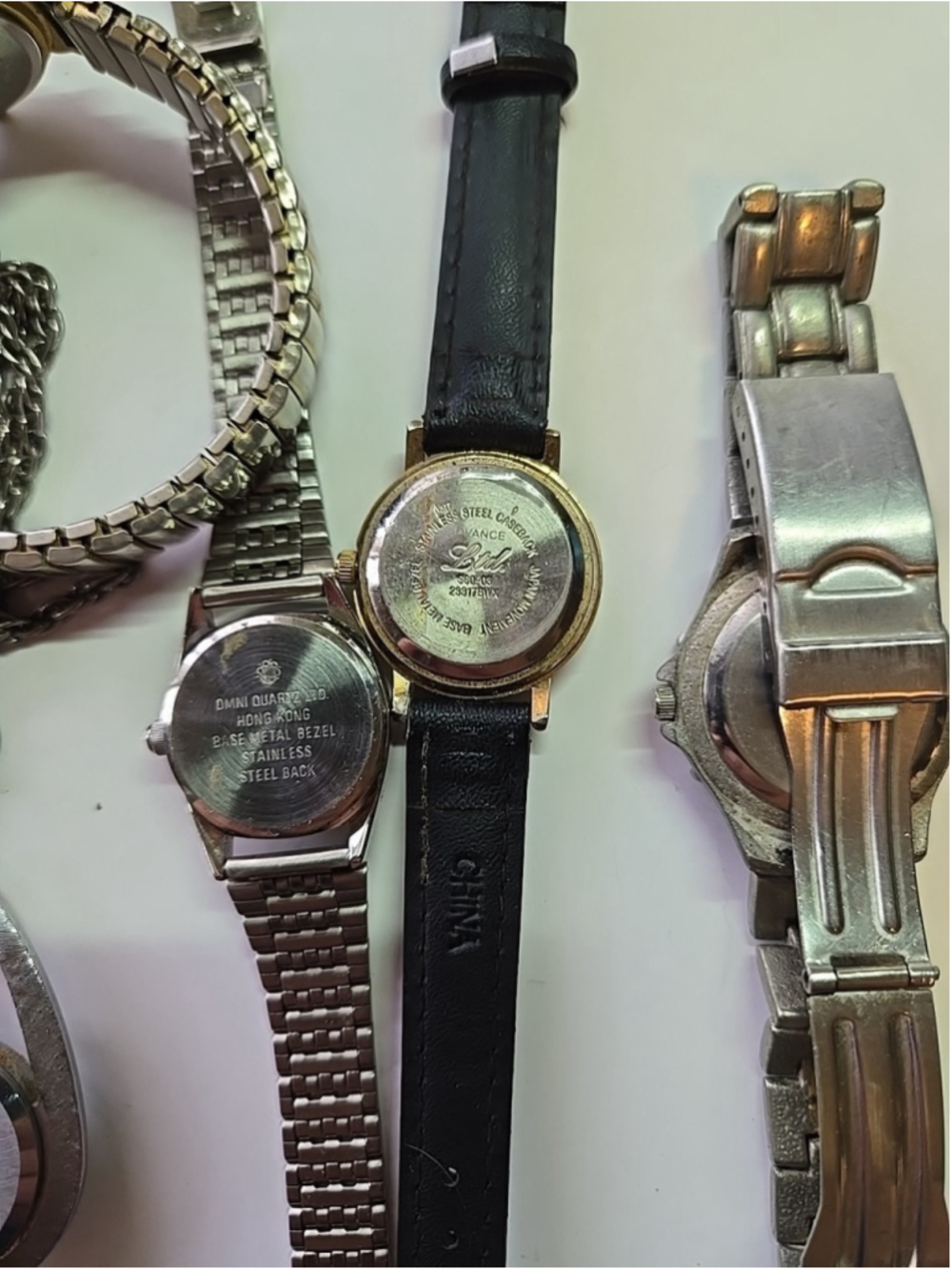 Five Vintage Women's Watches All Different Kinds For Parts Or Repair - Picture 10 of 12